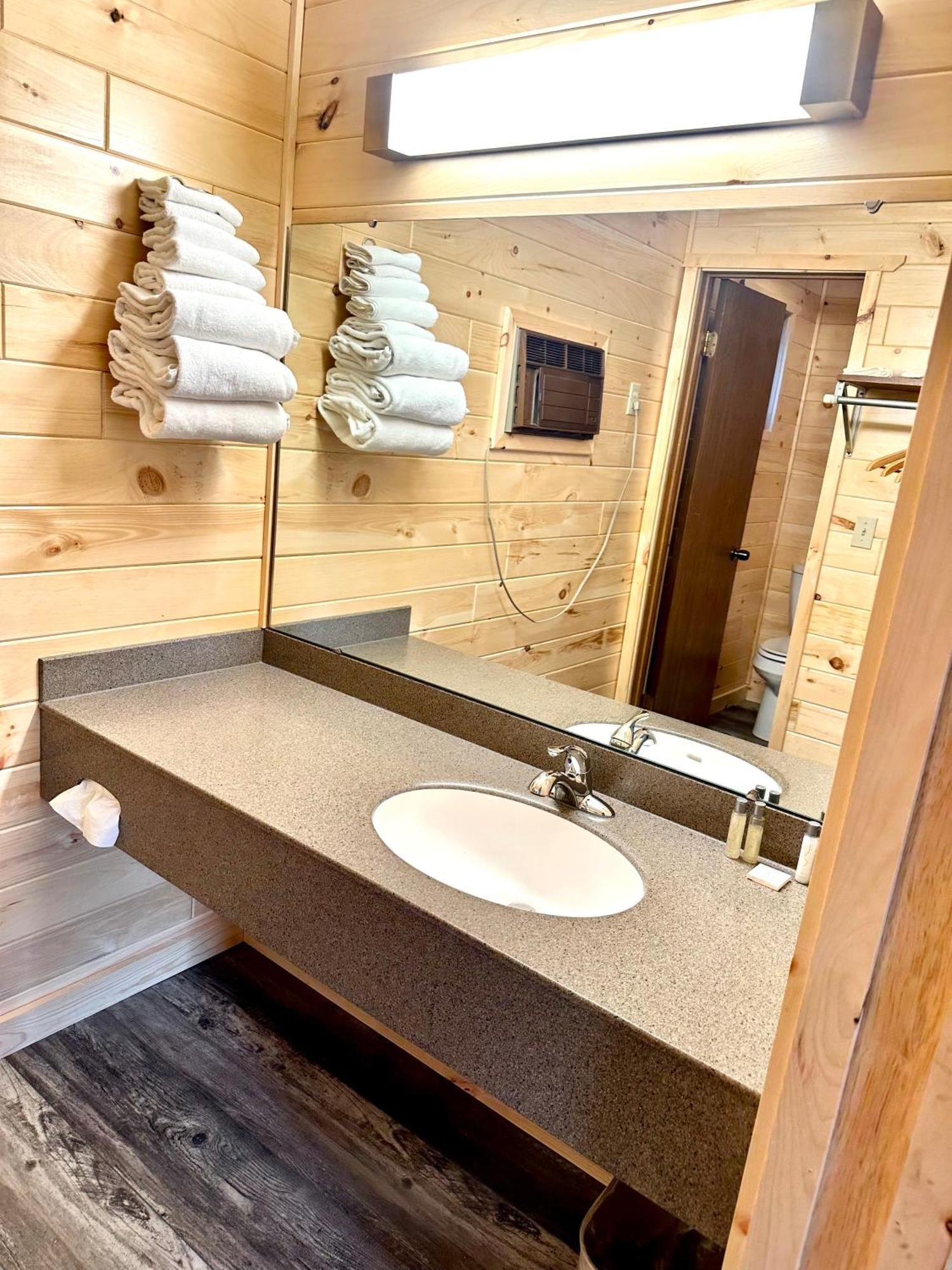 Sunrise Beach Motel Mackinaw City Zewnętrze zdjęcie