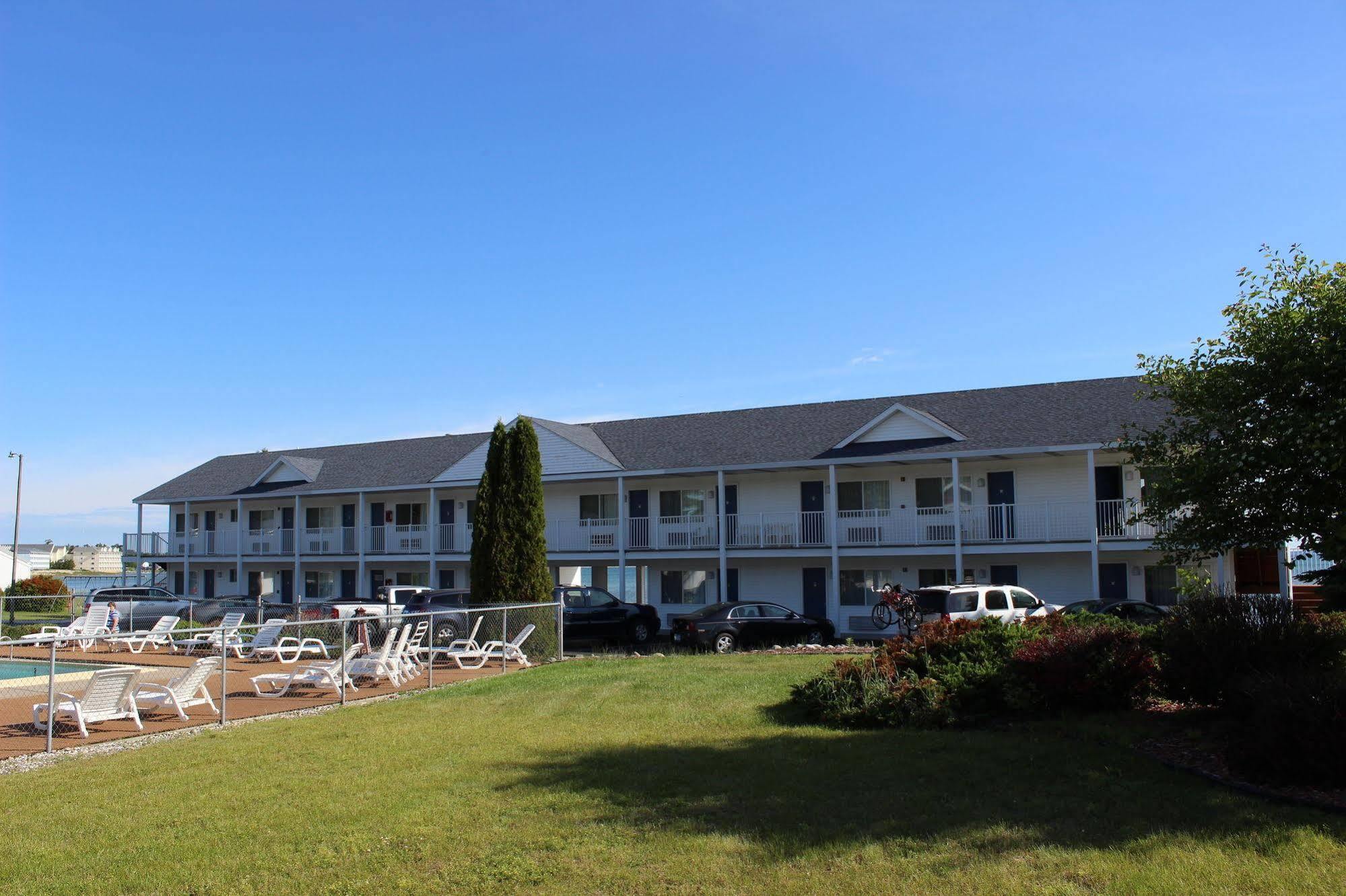 Sunrise Beach Motel Mackinaw City Zewnętrze zdjęcie